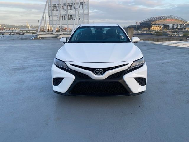 Used 2020 Toyota Camry SE FWD image 2