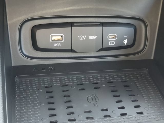 Used 2025 Hyundai Venue Limited FWD image 25