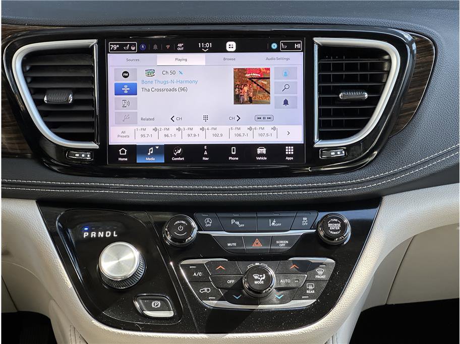 Used 2023 Chrysler Pacifica Limited image 23