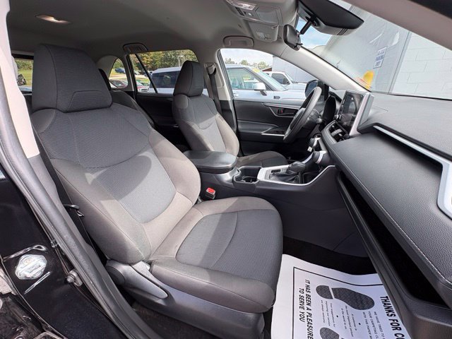 Used 2025 Toyota RAV4 LE AWD/4WD image 25