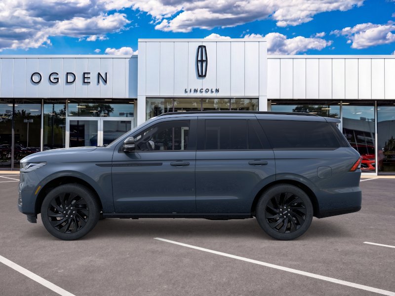 New 2026 Lincoln Navigator Reserve w/ Jet Appearance Package AWD/4WD image 3