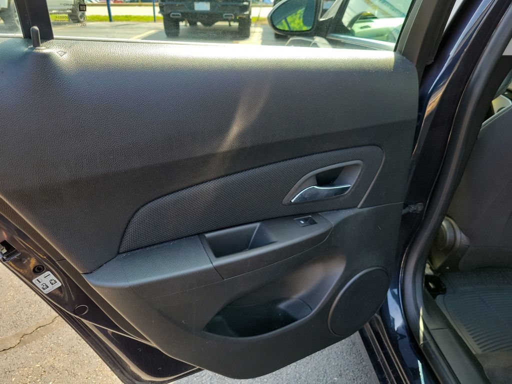 Used 2015 Chevrolet Cruze LT FWD image 17