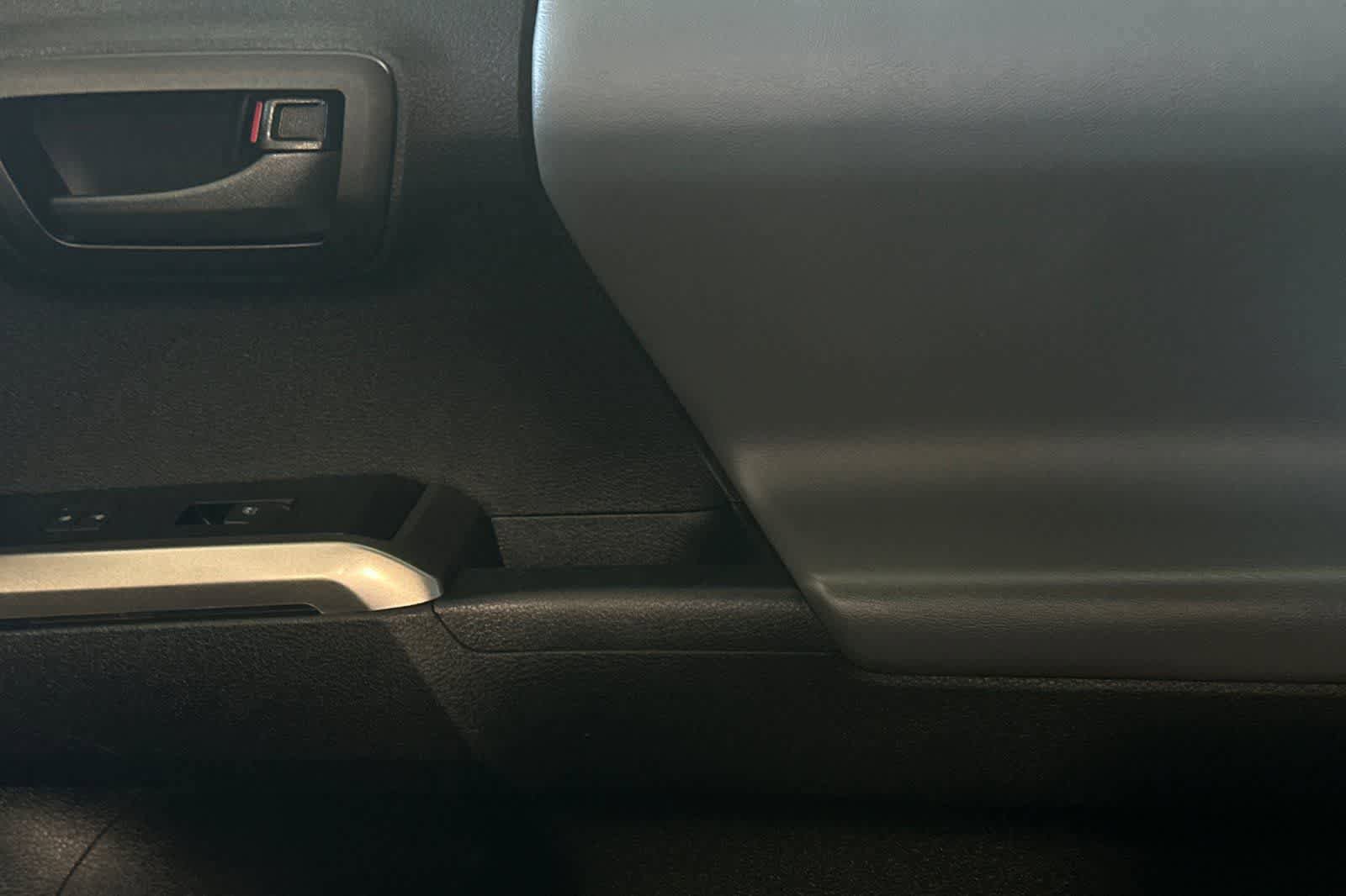 Used 2021 Toyota Tacoma SR5 RWD image 19