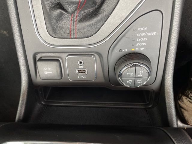 Used 2022 Jeep Cherokee Trailhawk image 16