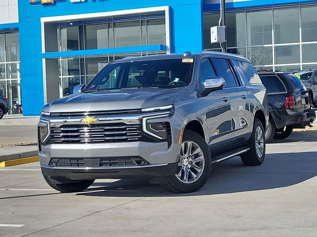 Used 2025 Chevrolet Suburban Premier image 4