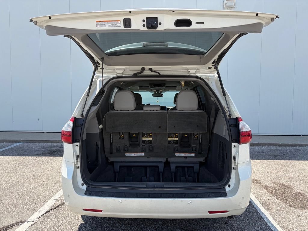 Used 2015 Toyota Sienna XLE w/ XLE Navigation Package FWD image 18