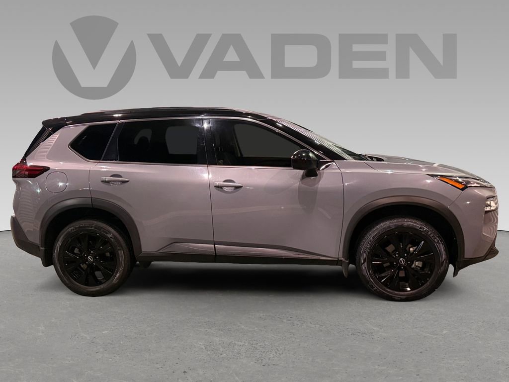 Used 2023 Nissan Rogue SV w/ SV Premium B Package image 7