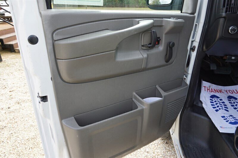 Used 2010 Chevrolet Express 1500 RWD image 18