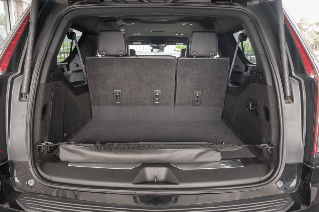 Used 2023 Cadillac Escalade ESV Luxury RWD image 40