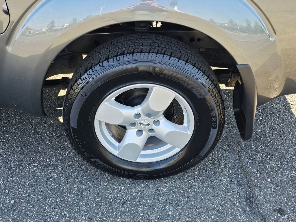 Used 2005 Nissan Frontier LE w/ (T01) Traction Pkg AWD/4WD image 9