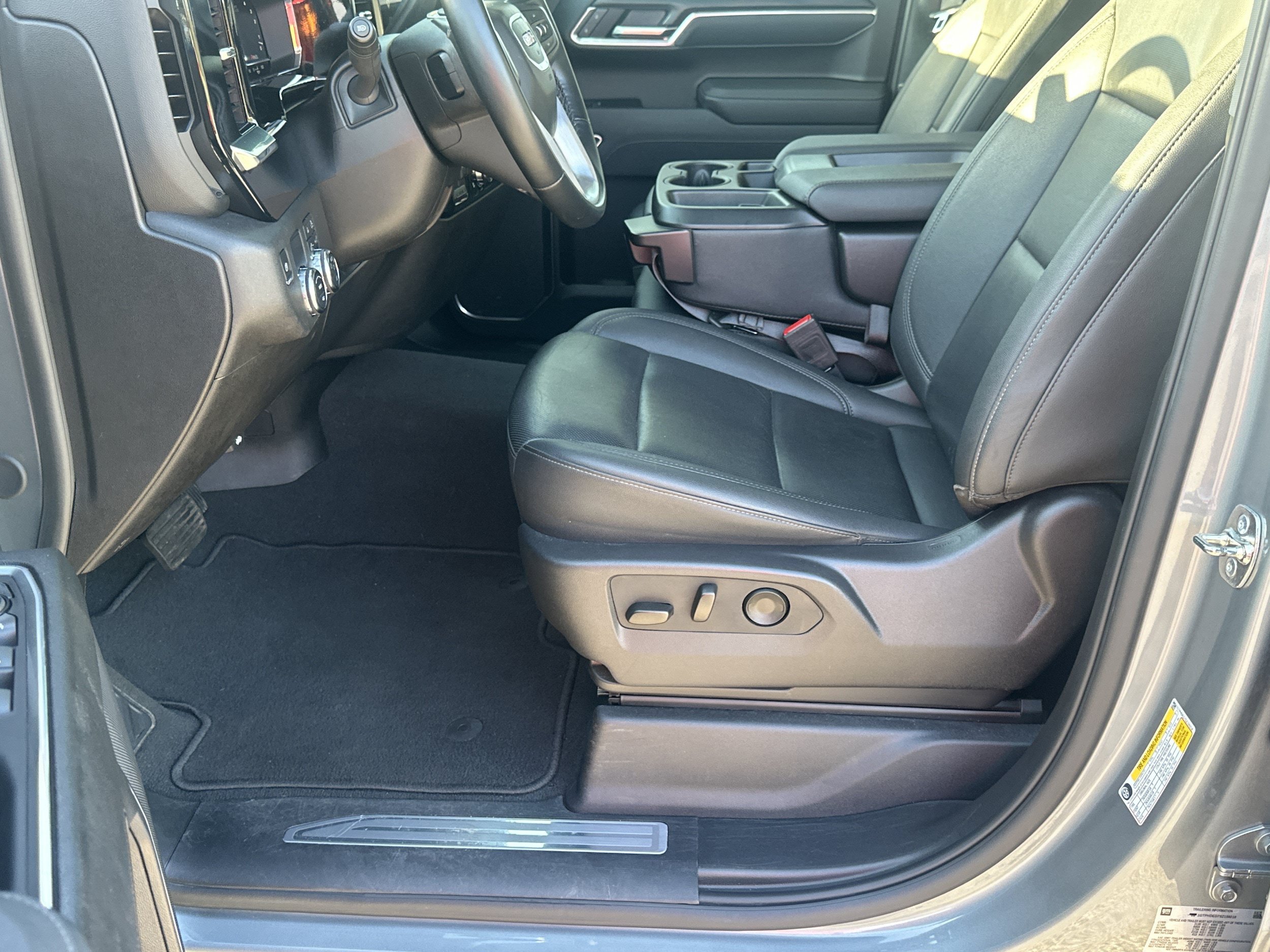 Used 2025 GMC Sierra 1500 SLT RWD image 9