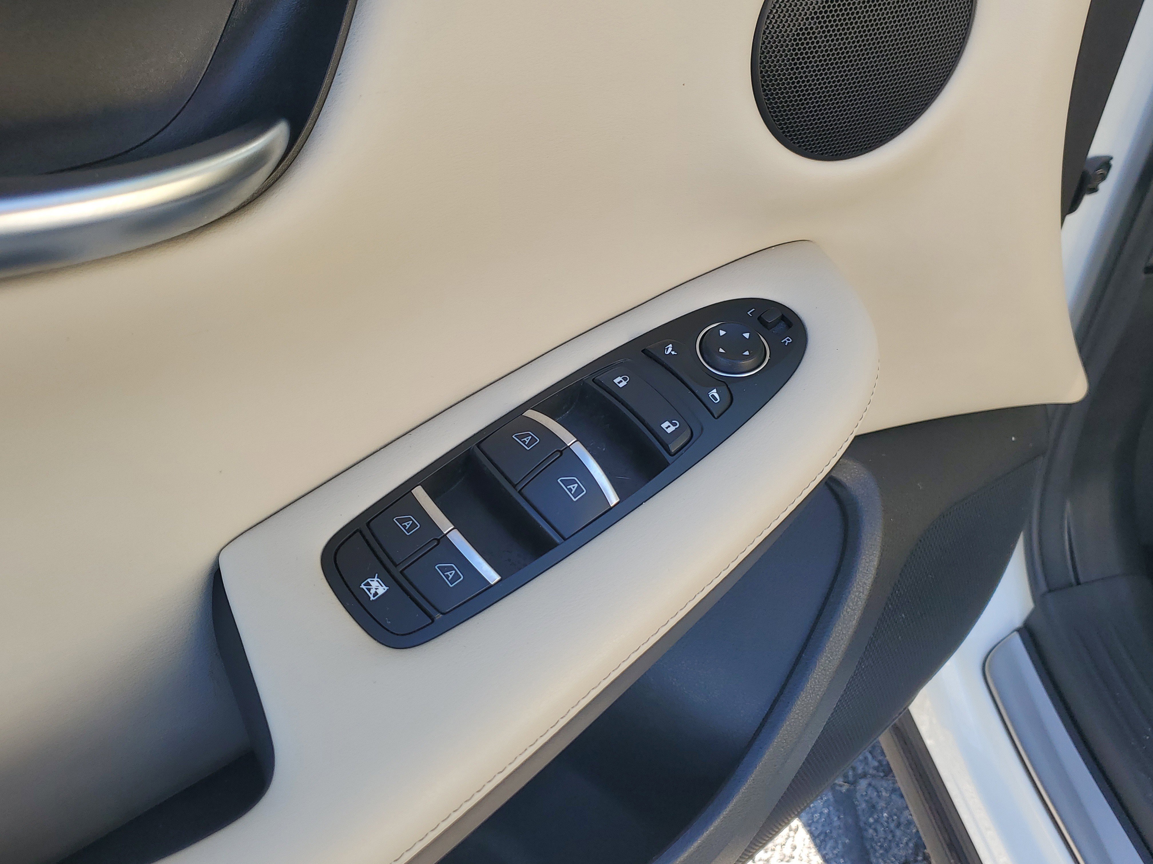 Used 2022 INFINITI QX50 Luxe image 17