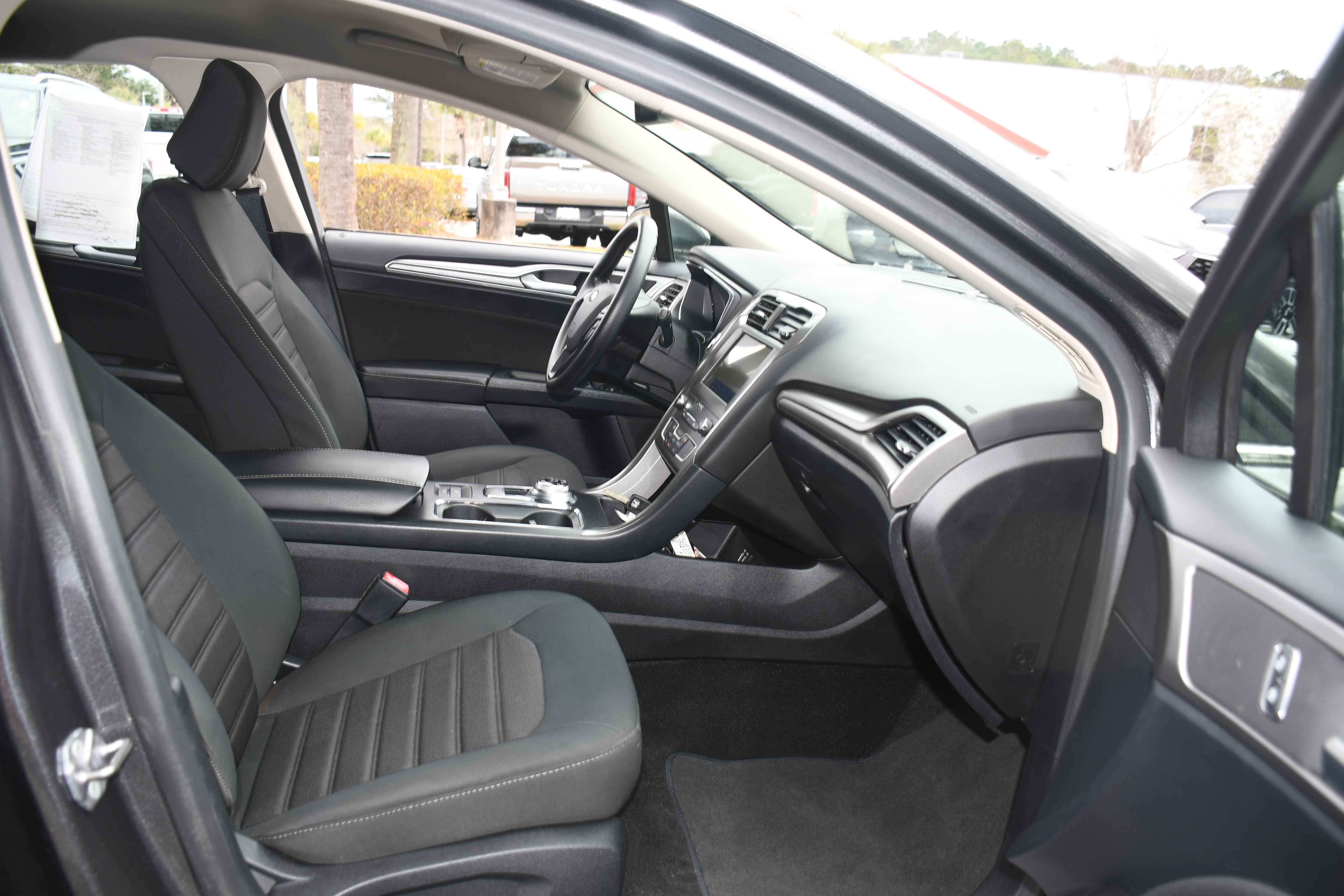 Used 2020 Ford Fusion SE image 19