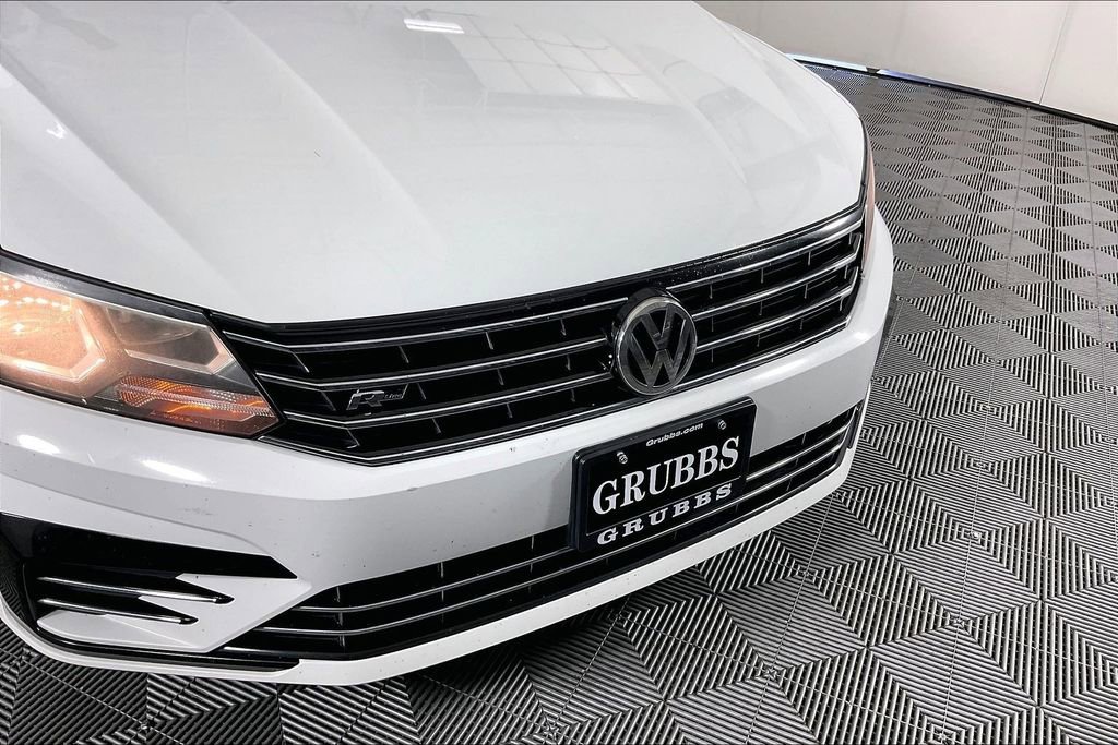 Used 2018 Volkswagen Passat 2.0T R-Line FWD image 36