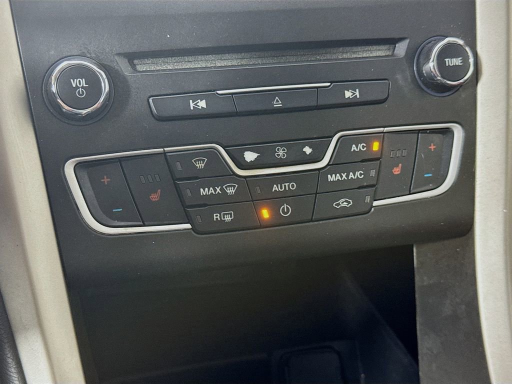 Used 2016 Ford Fusion SE w/ Equipment Group 202A FWD image 17