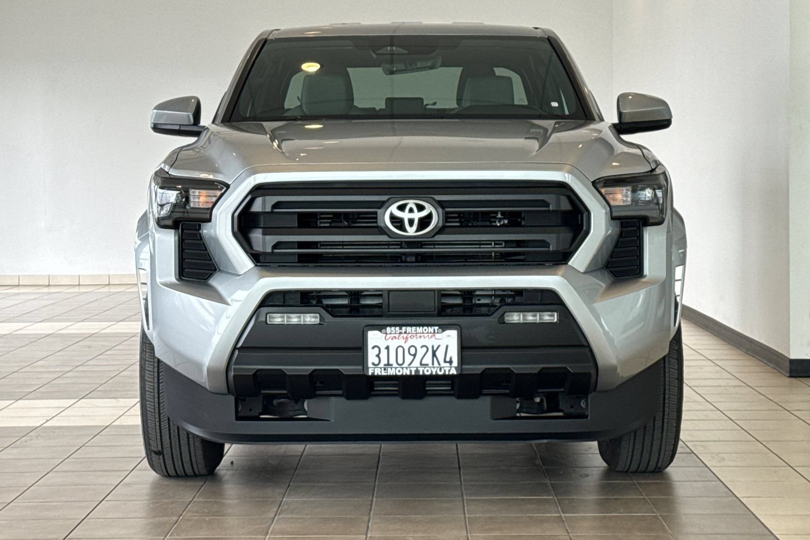 Certified 2025 Toyota Tacoma SR5 AWD/4WD image 9