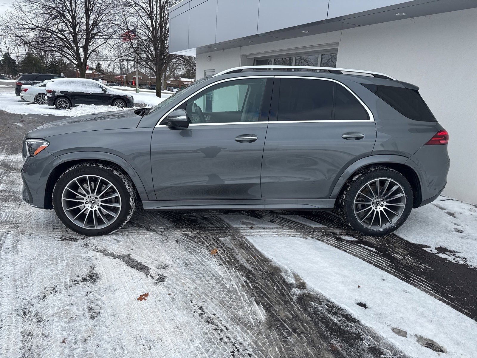 Certified 2025 Mercedes-Benz GLE 350 4MATIC image 2