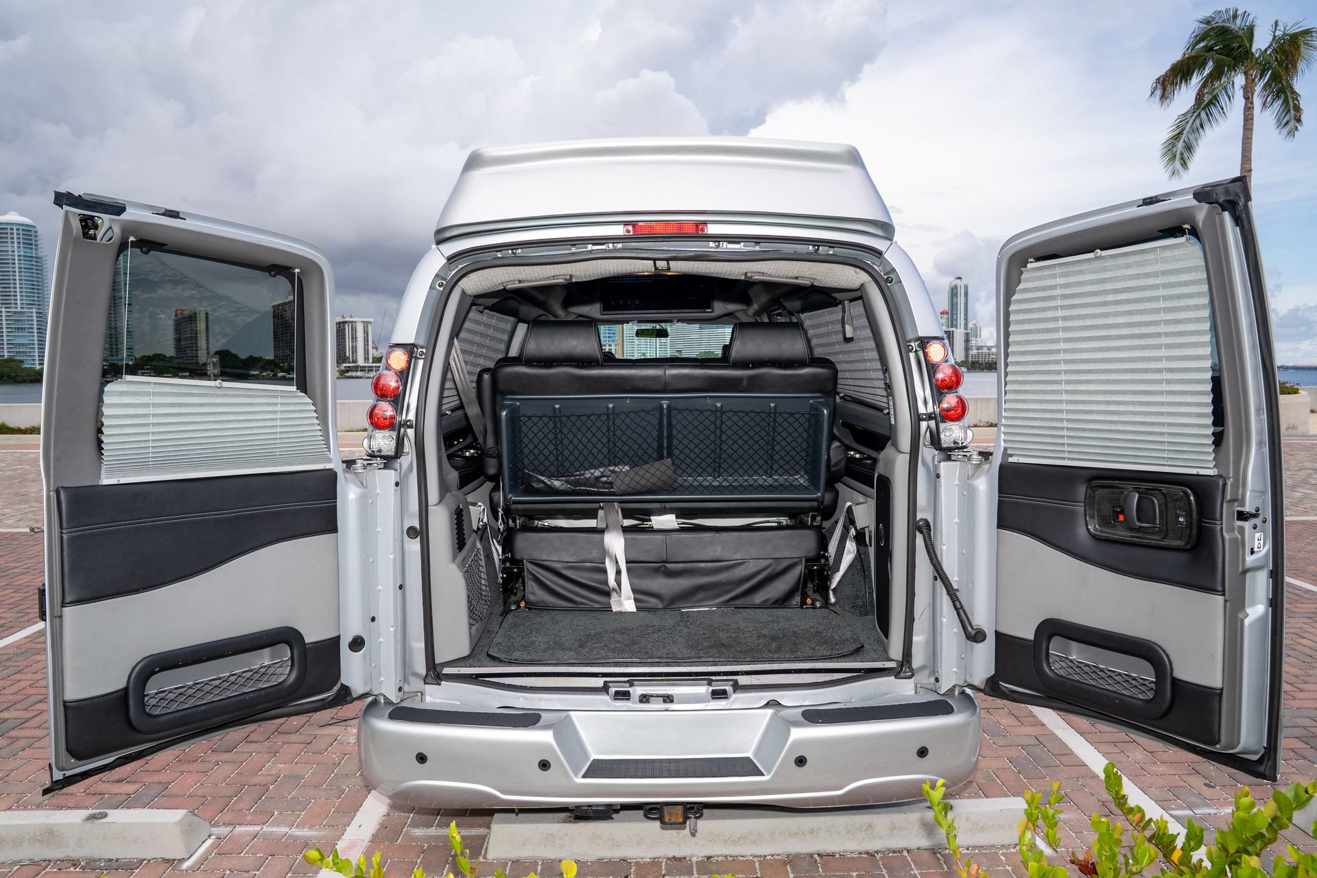 Used 2022 GMC Savana 2500 Extended RWD image 42