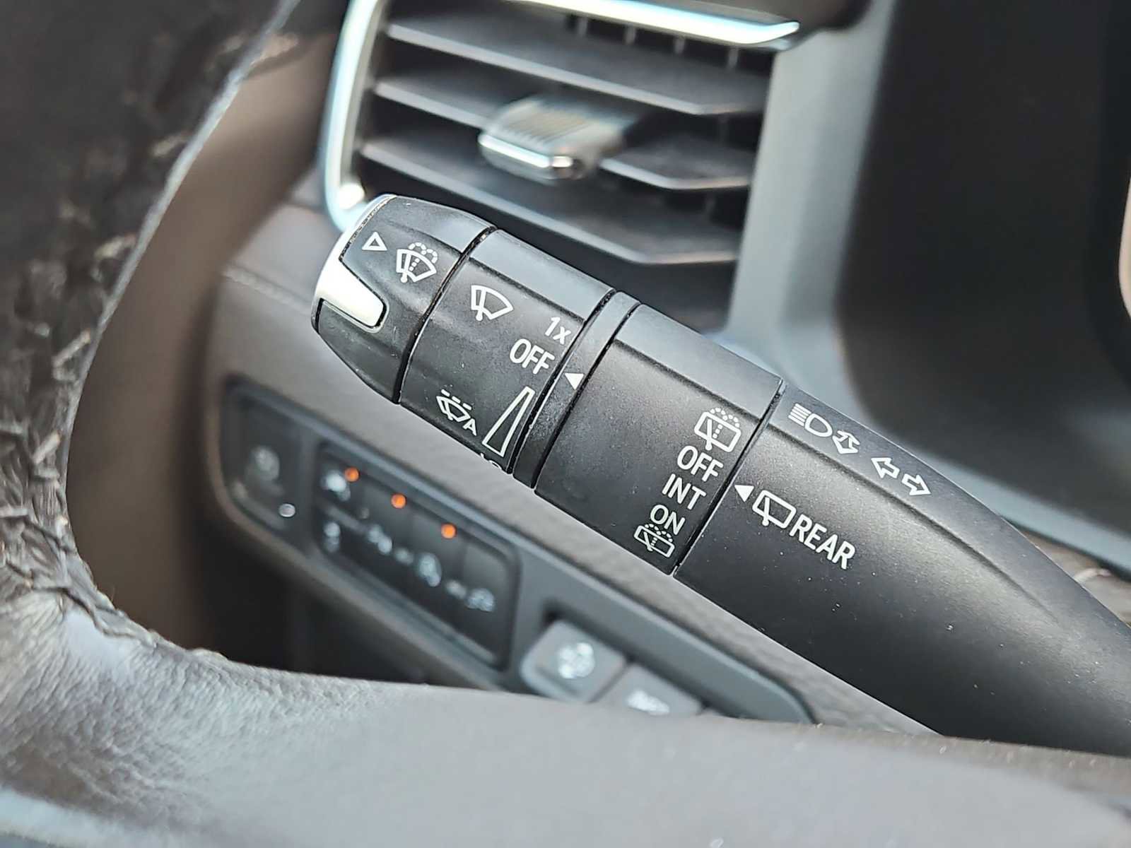 Used 2021 GMC Yukon XL Denali w/ Denali Premium Package image 28