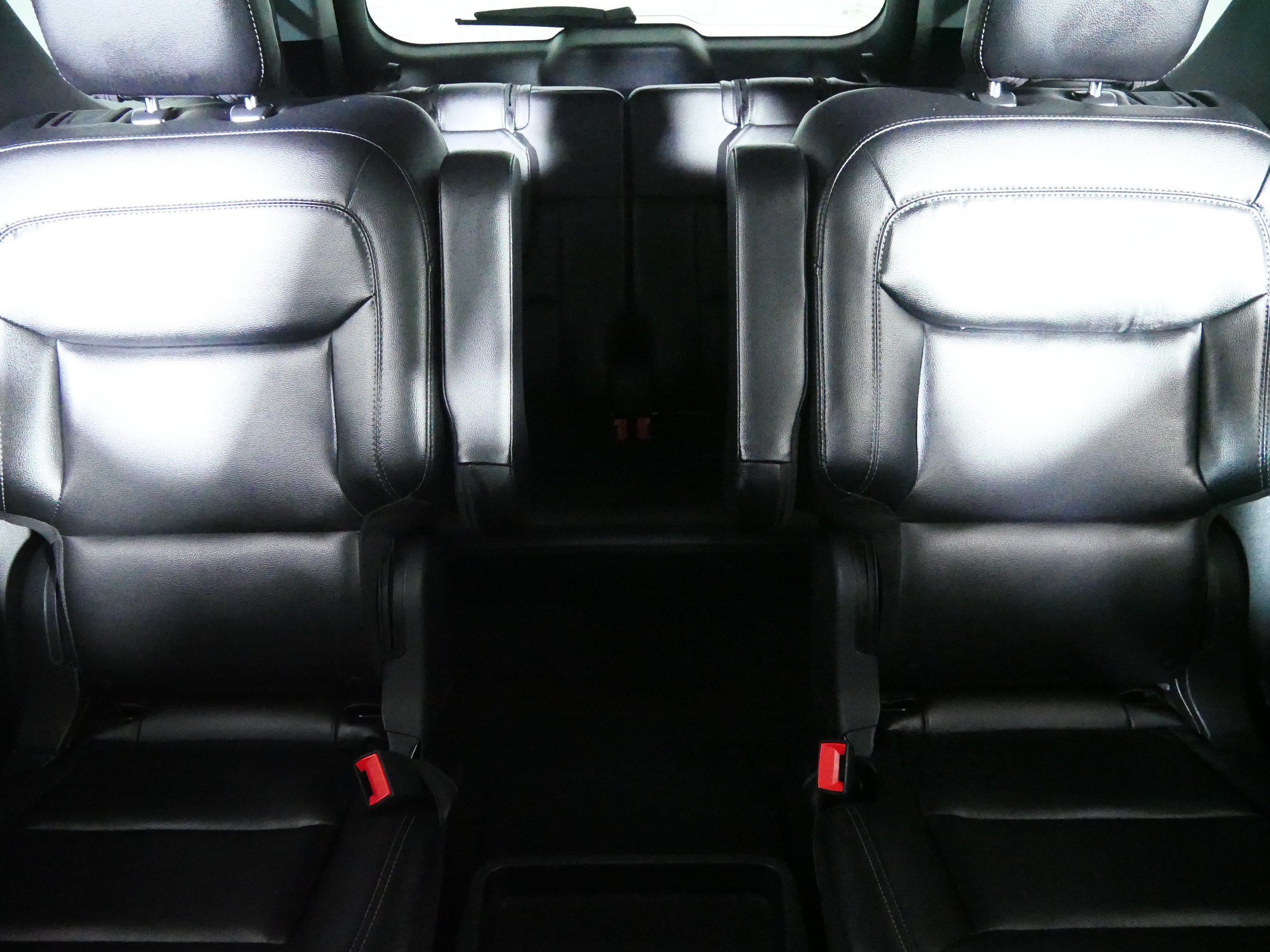 Used 2020 Ford Explorer XLT w/ Equipment Group 202A AWD/4WD image 13