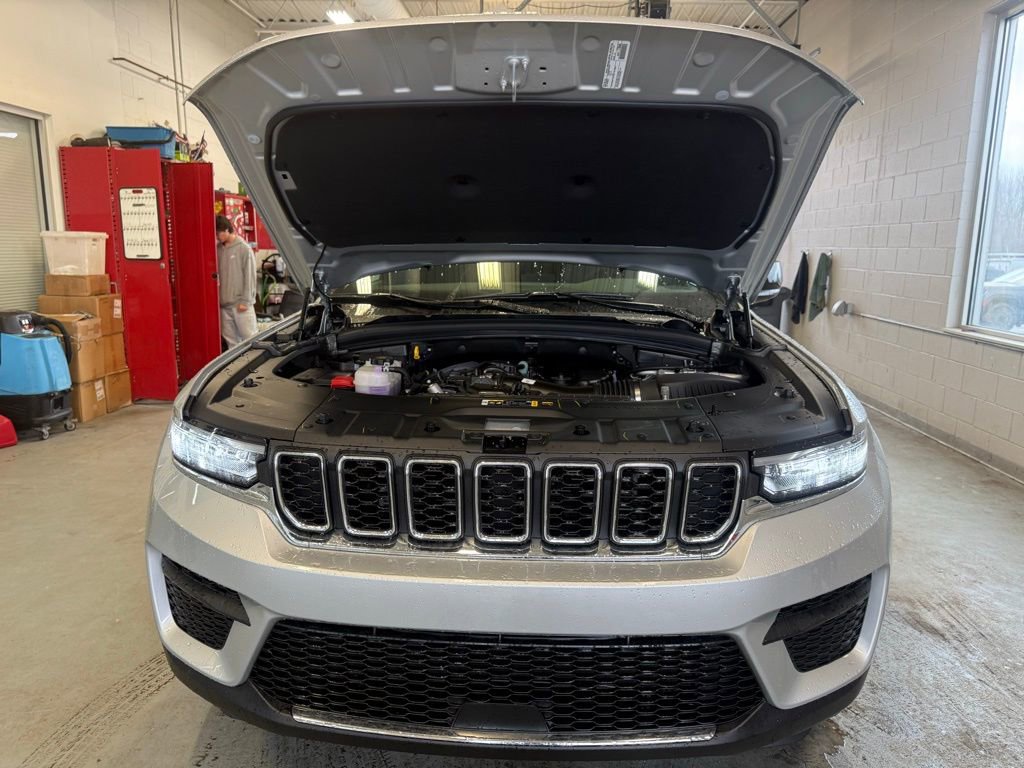 New 2026 Jeep Grand Cherokee Laredo X AWD/4WD image 12