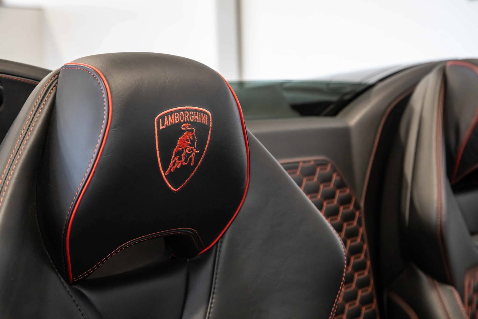 Used 2021 Lamborghini Huracan EVO RWD image 40