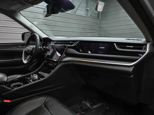 Used 2022 Jeep Grand Cherokee Limited 4xe w/ Luxury Tech Group II AWD/4WD image 12