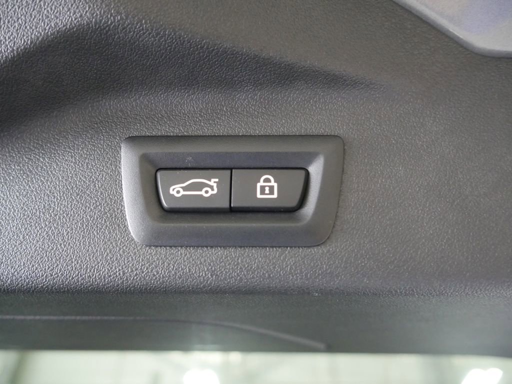 Used 2023 BMW X7 xDrive40i w/ M Sport Package AWD/4WD image 22