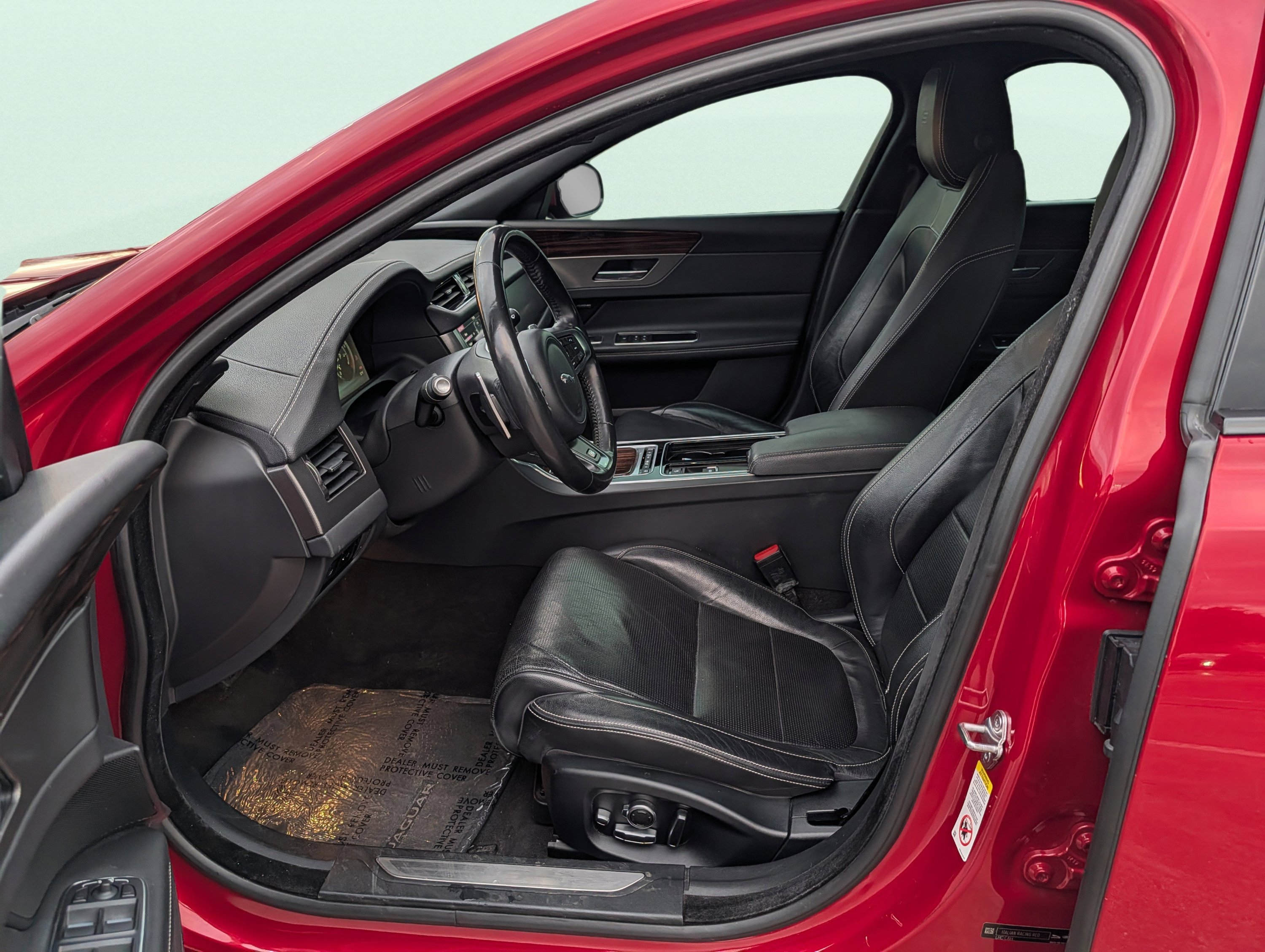 Used 2018 Jaguar XF S image 11