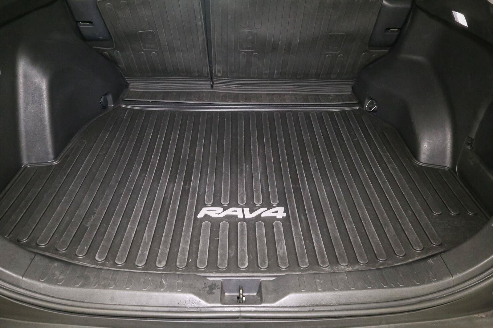 Used 2023 Toyota RAV4 LE FWD image 12