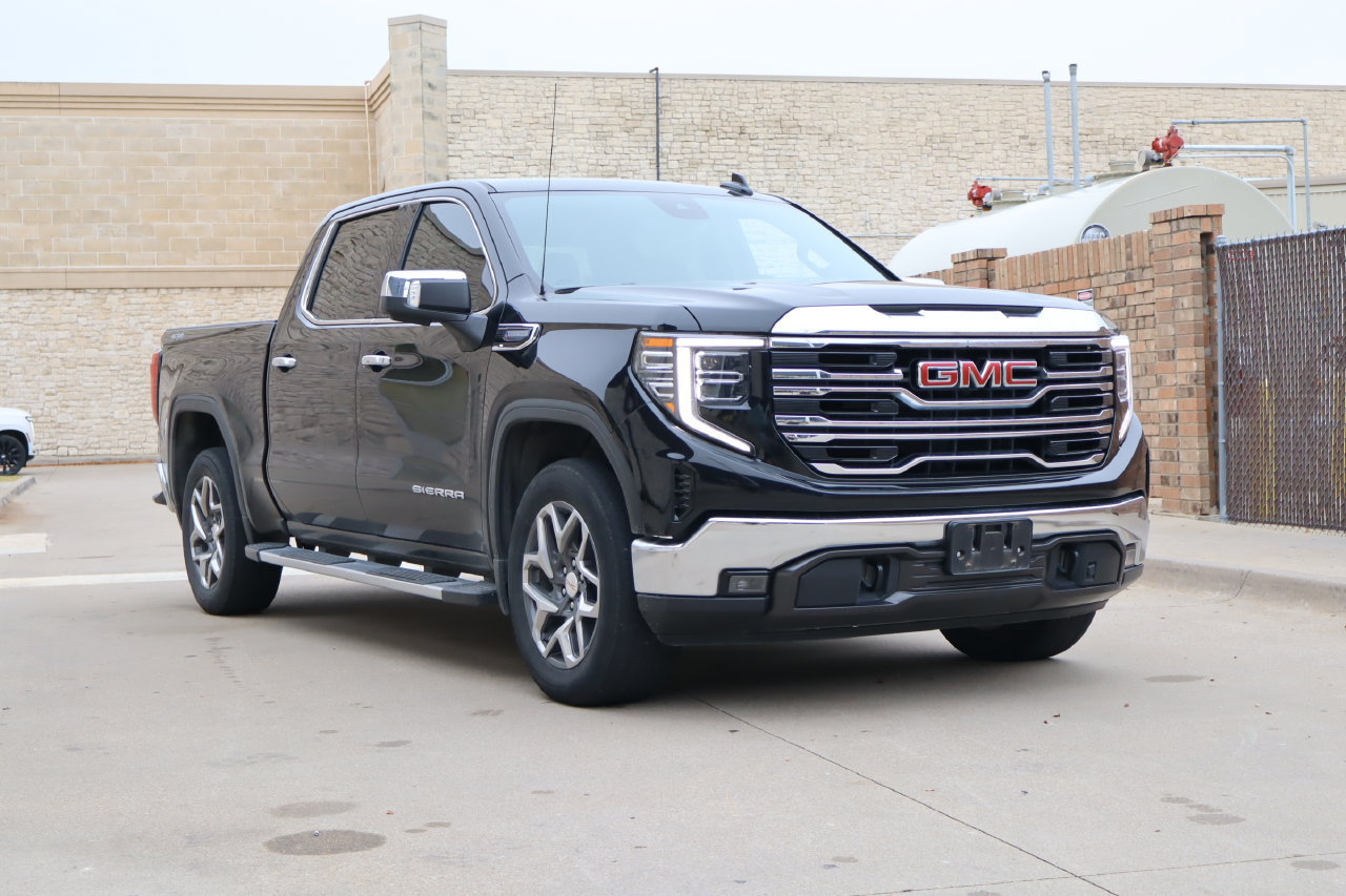 Used 2024 GMC Sierra 1500 SLT AWD/4WD image 2