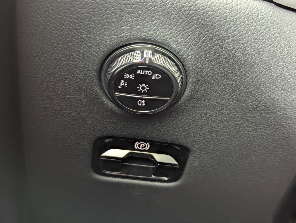 Used 2025 Mercedes-Benz GLC 43 AMG 4MATIC image 47