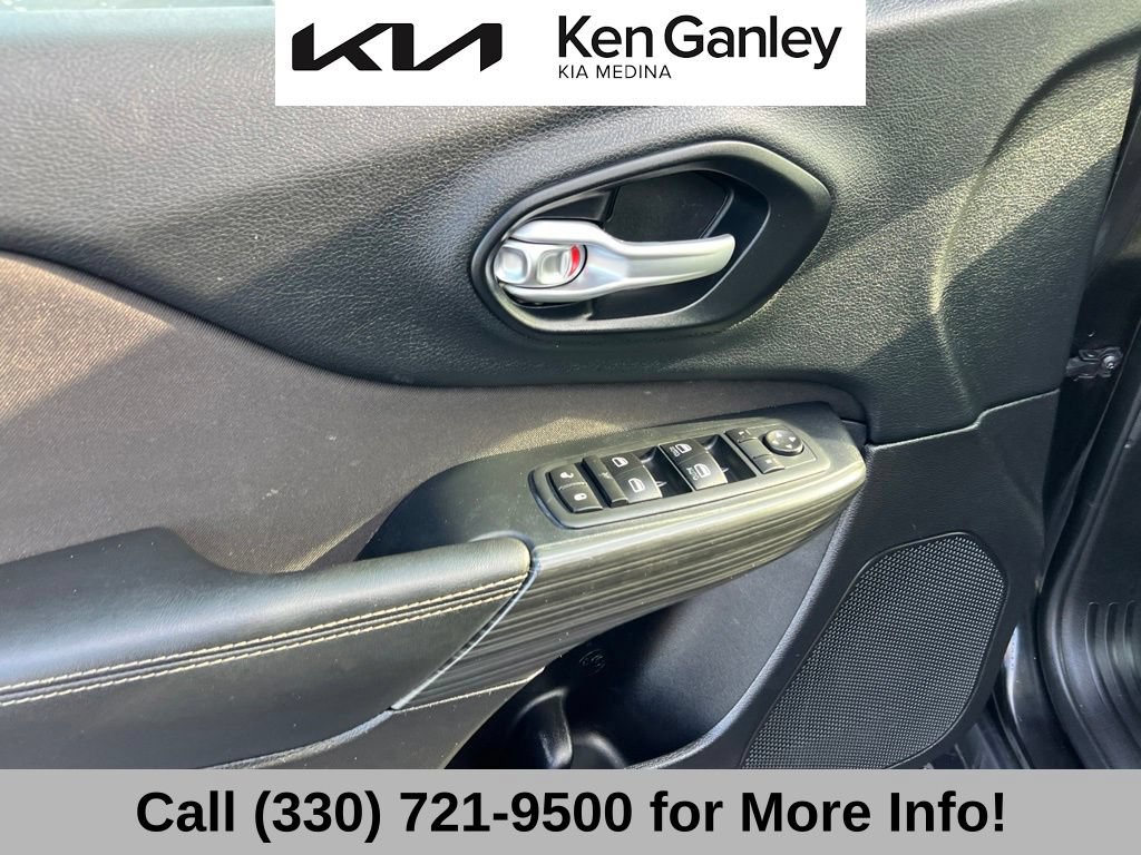 Used 2015 Jeep Cherokee Latitude w/ Cold Weather Group AWD/4WD image 24