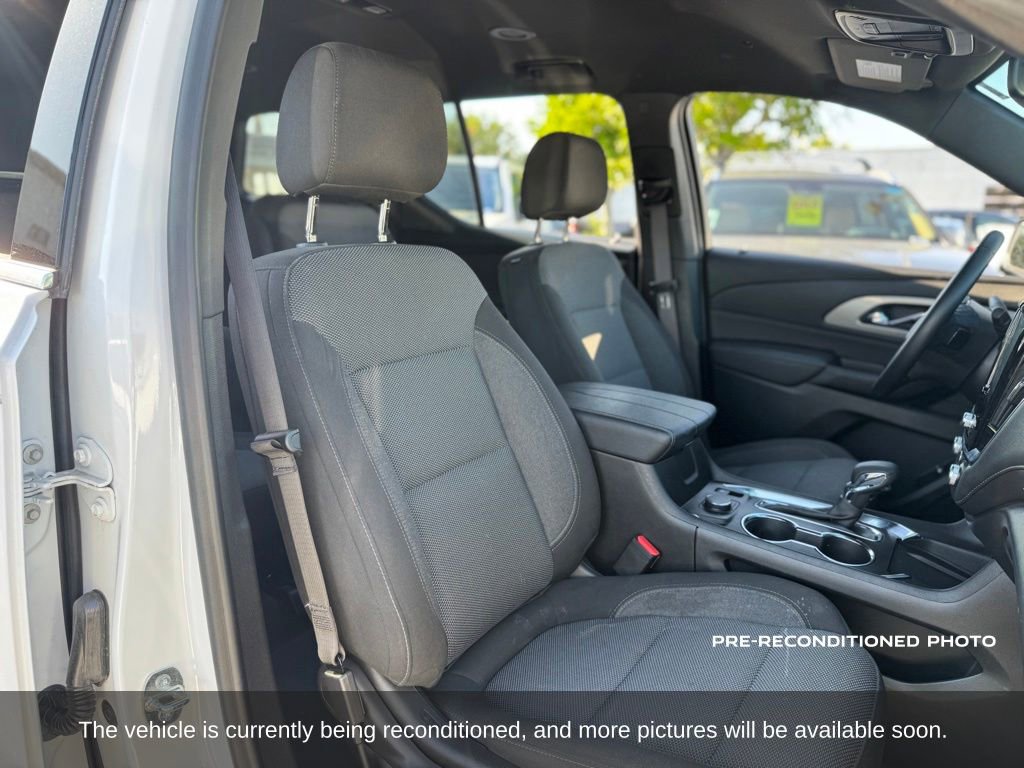 Used 2023 Chevrolet Traverse LT FWD image 15