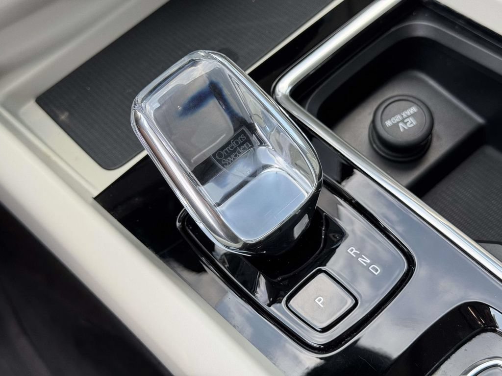 Certified 2026 Volvo XC60 B5 Ultra w/ Climate Package AWD/4WD image 28