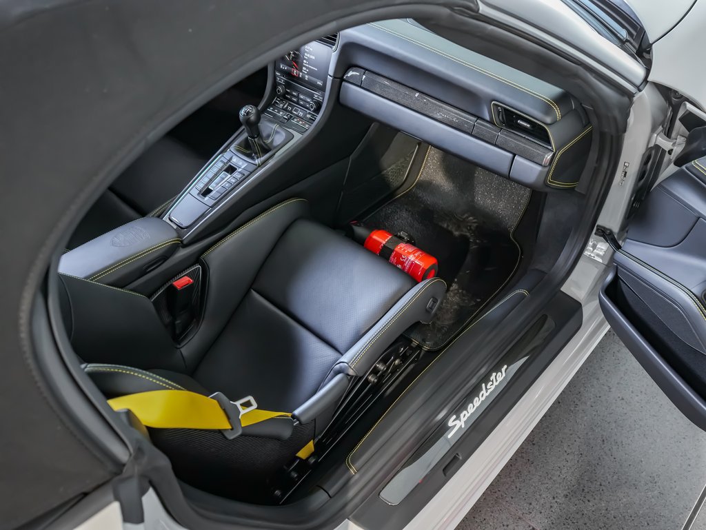 Certified 2019 Porsche 911 Speedster RWD image 24