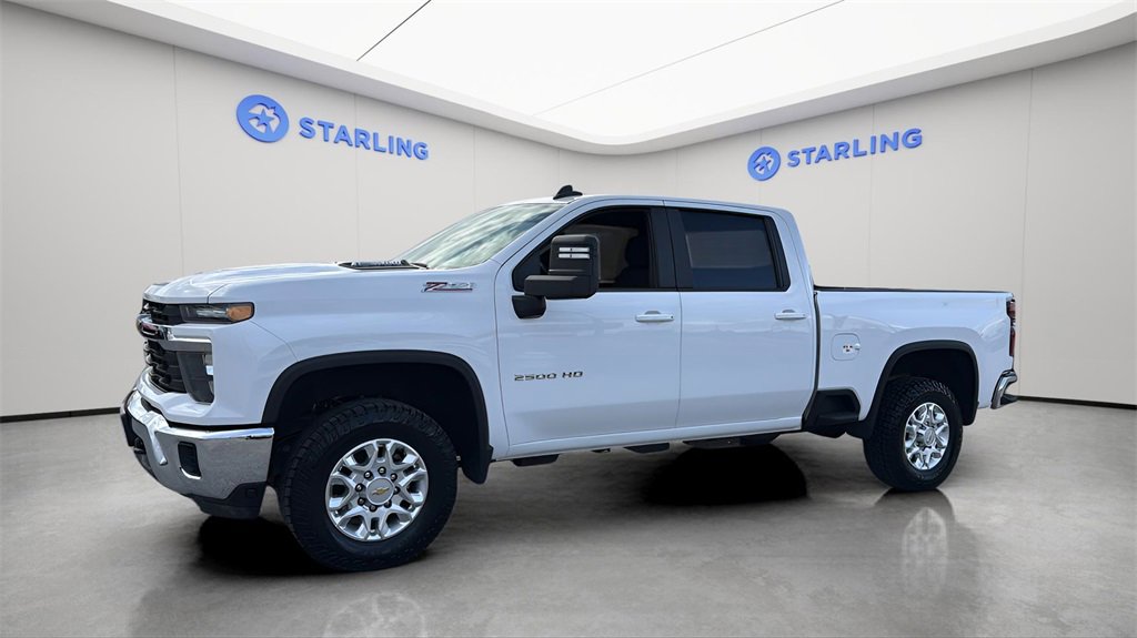 Used 2024 Chevrolet Silverado 2500 LT image 2