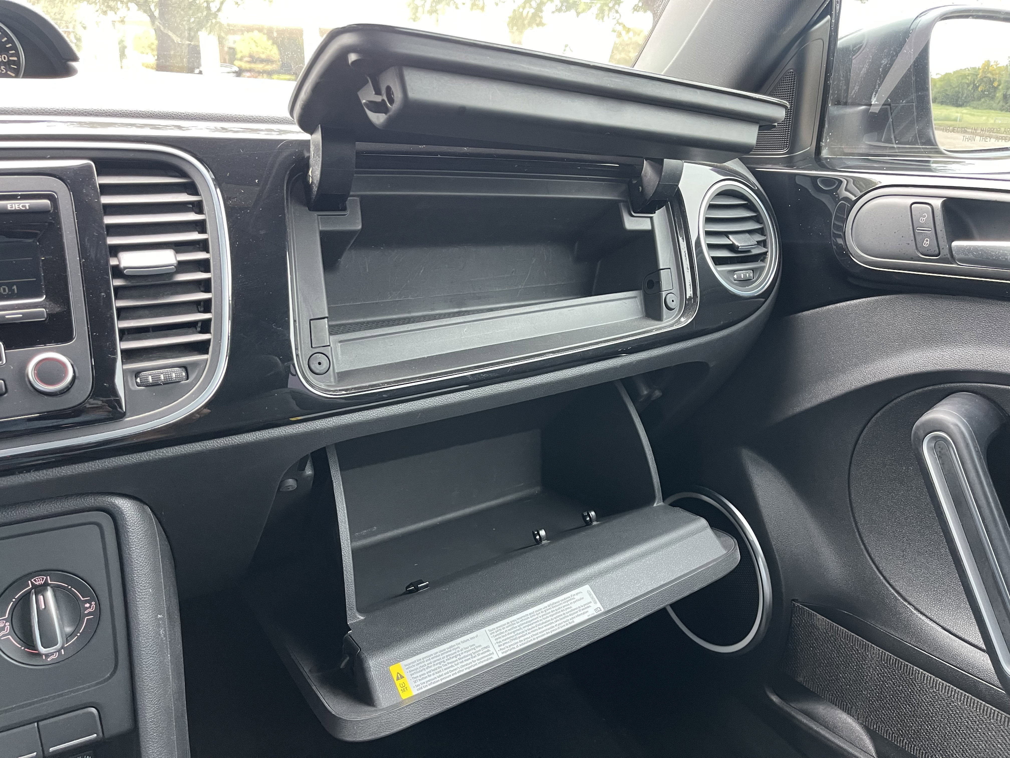 Used 2013 Volkswagen Beetle TDI image 32