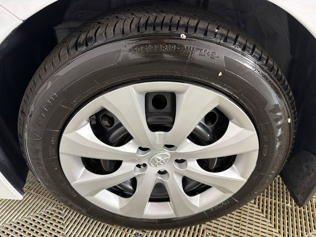 Used 2025 Toyota Corolla LE image 11