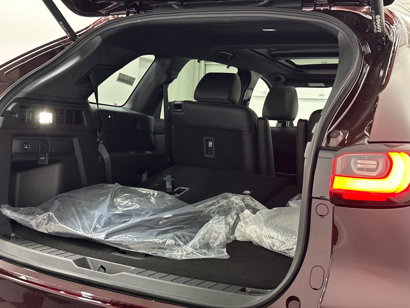 New 2025 MAZDA CX-90 Plug-In Hybrid w/ Premium Plus image 8