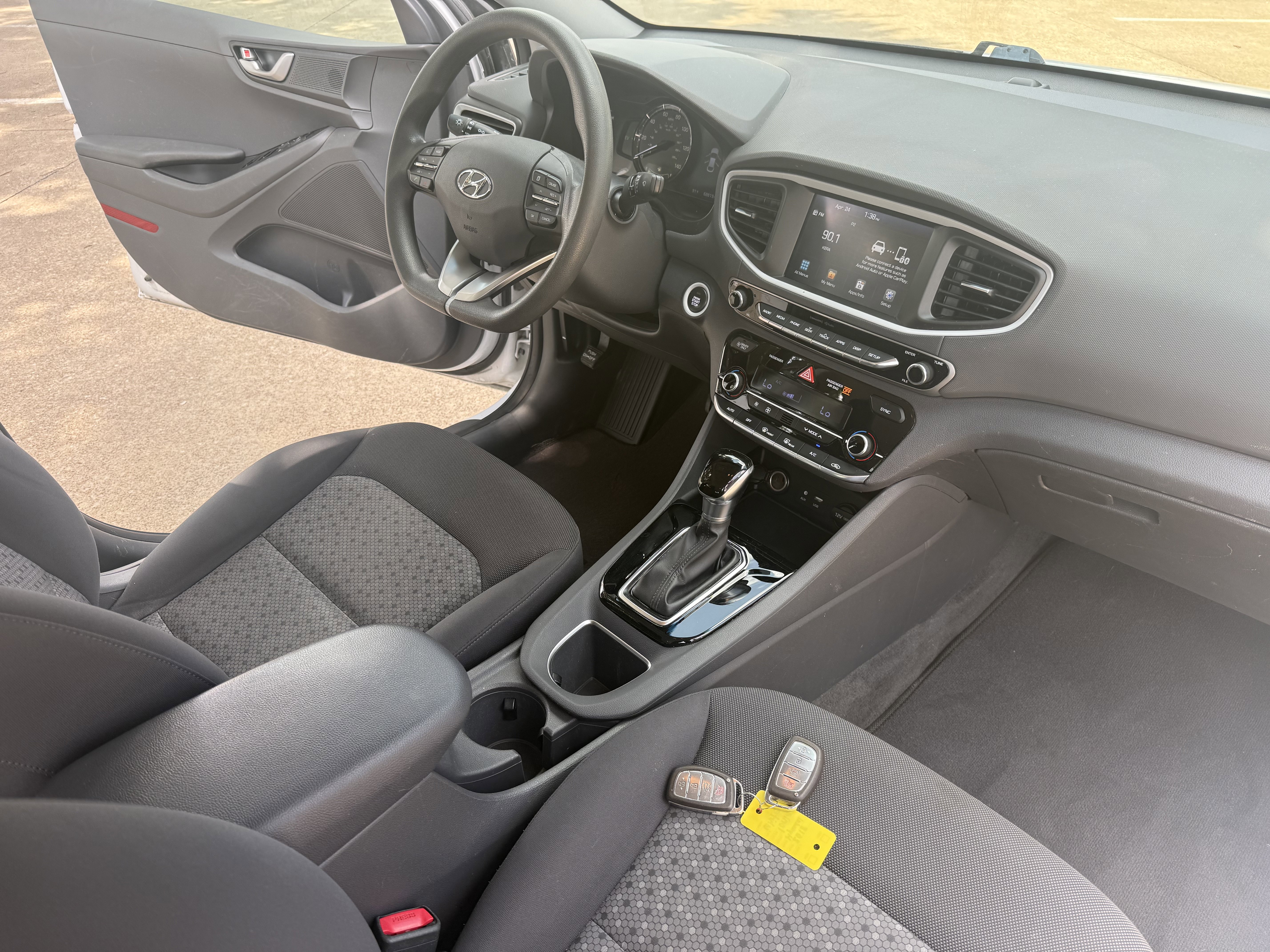 Used 2018 Hyundai Ioniq Blue FWD image 13