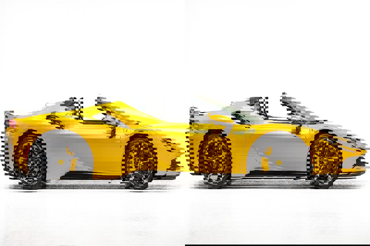 Used 2023 Ferrari SF90 Spider image 19