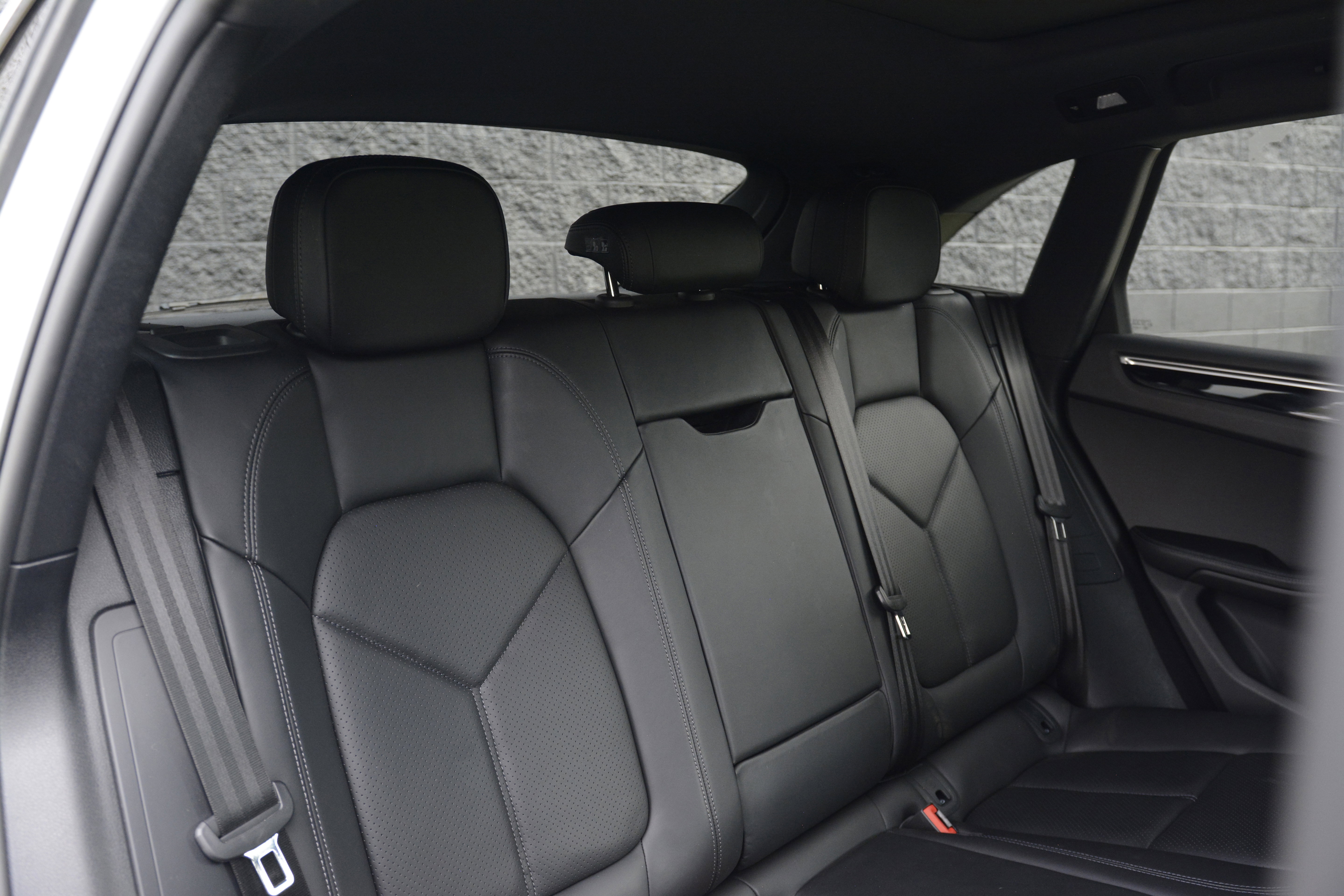 Certified 2022 Porsche Macan S AWD/4WD image 36