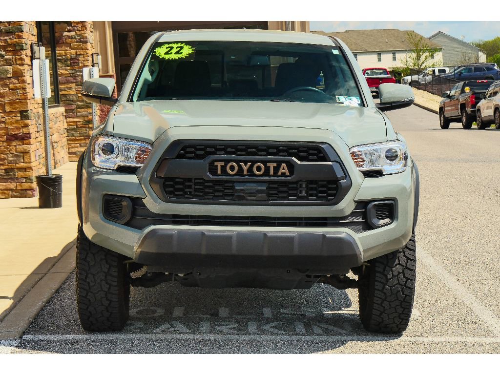 Used 2022 Toyota Tacoma SR5 w/ Trail Edition image 8