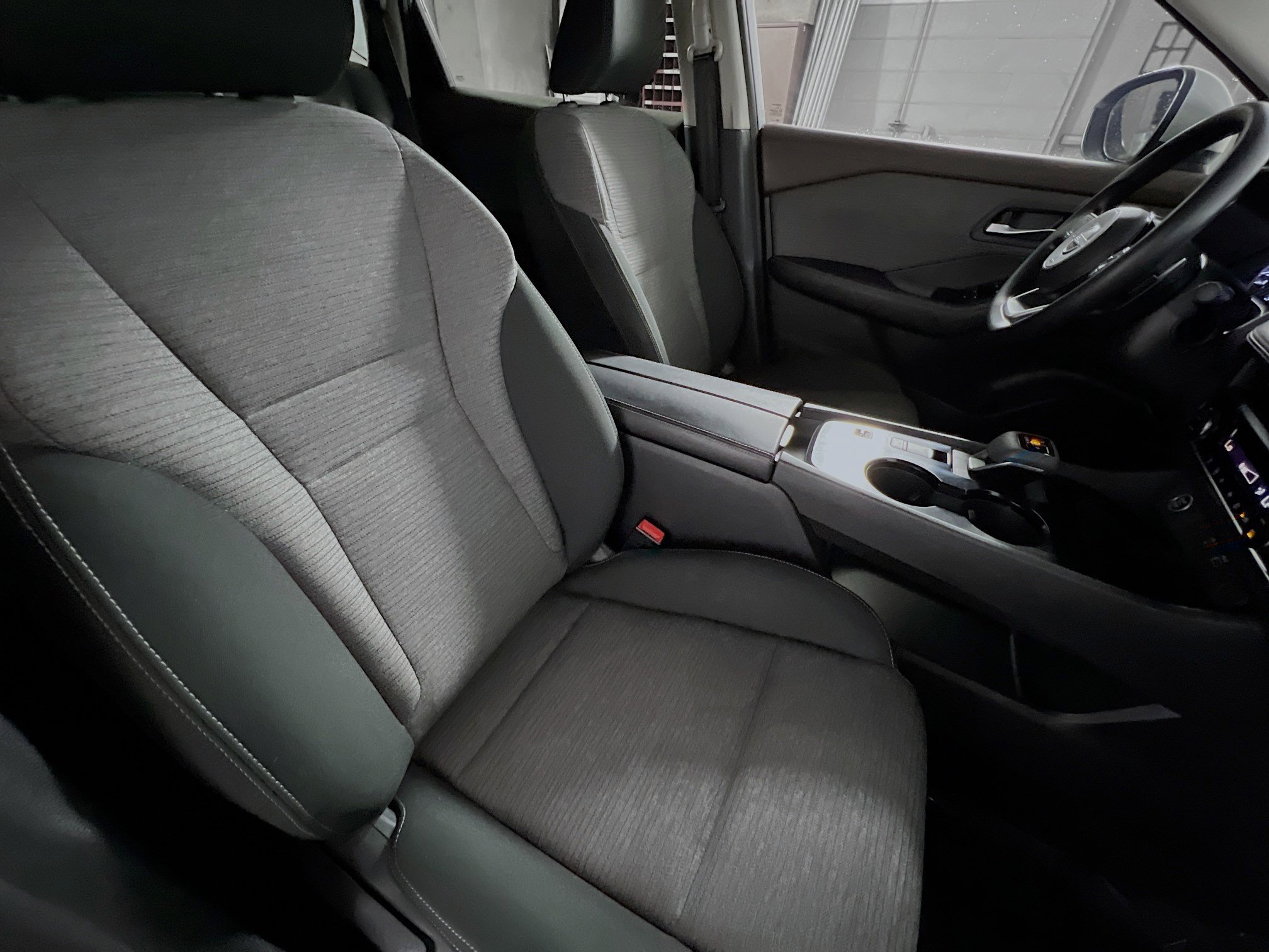 Used 2023 Nissan Rogue SV image 31