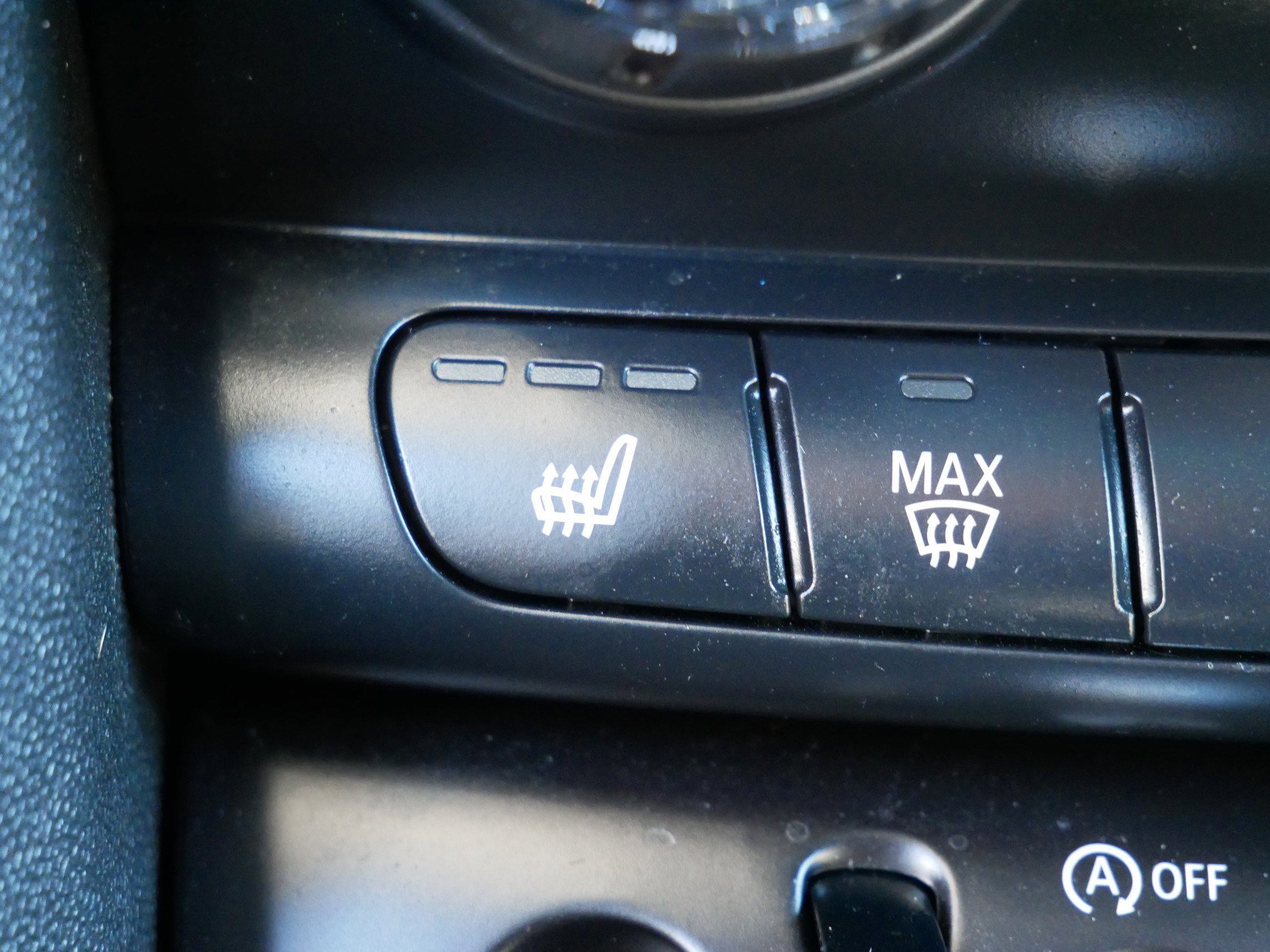 Used 2021 MINI Cooper 2-Door Hardtop w/ Storage Package image 28