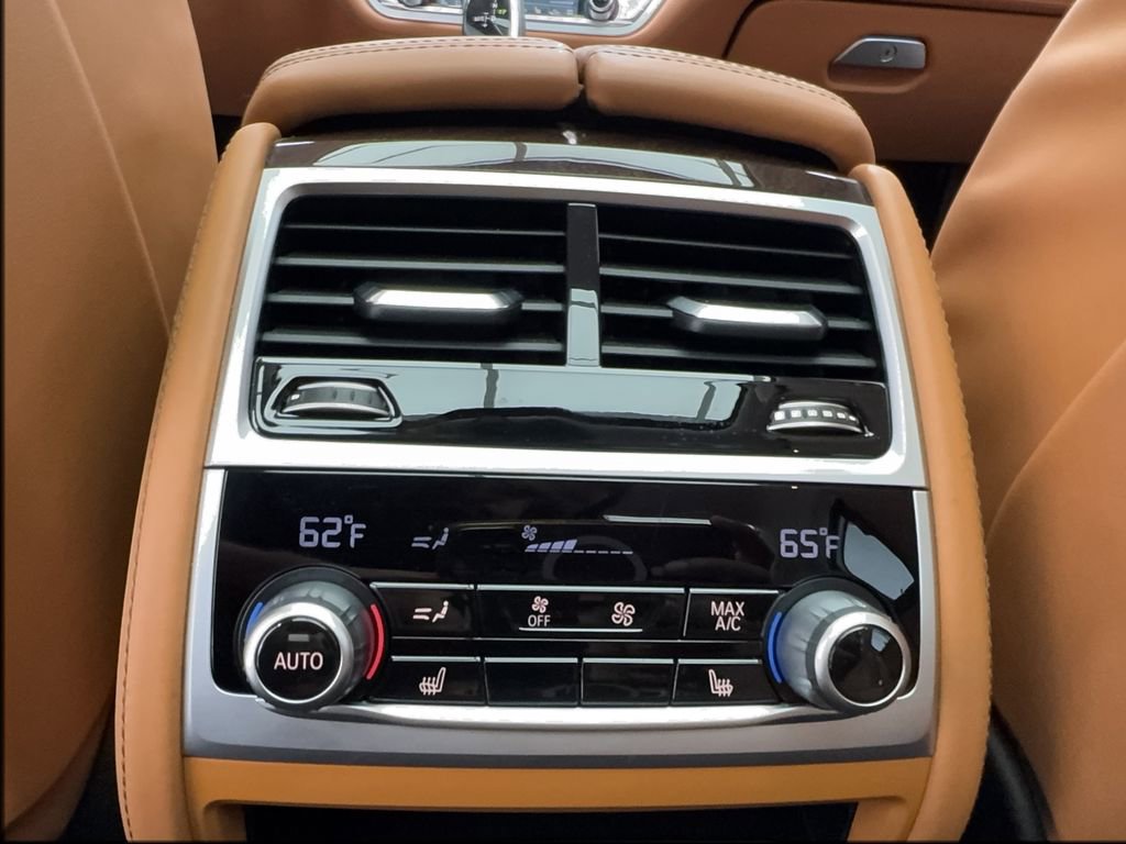 Used 2022 BMW 740i xDrive w/ Premium Package AWD/4WD image 40