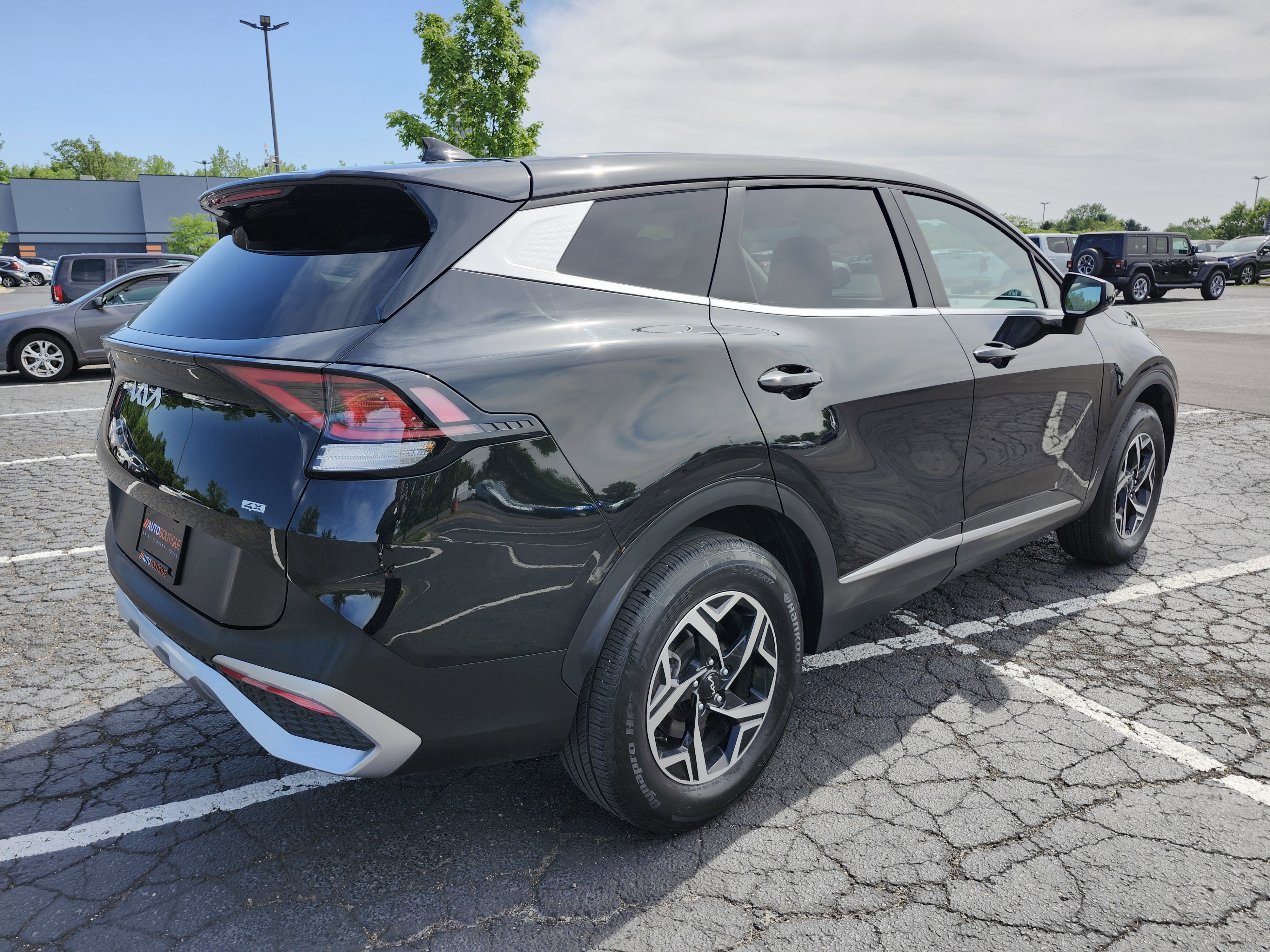Used 2024 Kia Sportage LX AWD/4WD image 16