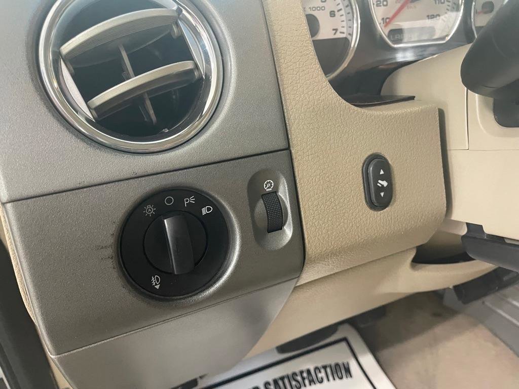 Used 2005 Ford F150 Lariat AWD/4WD image 25