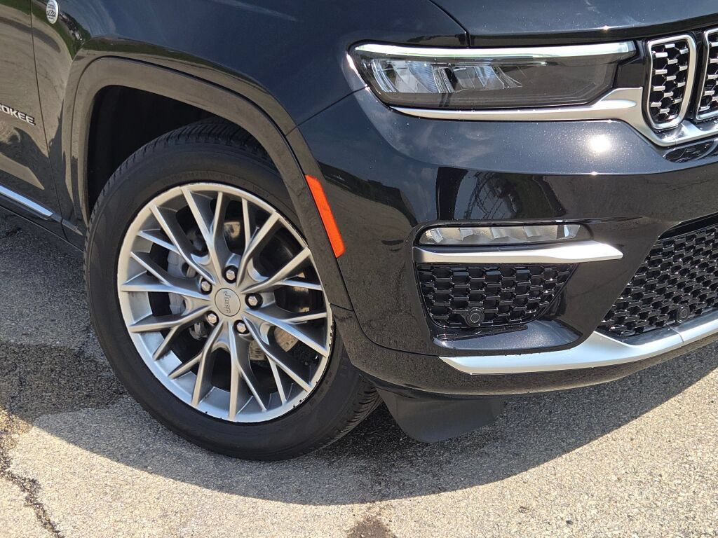 Certified 2025 Jeep Grand Cherokee Summit w/ Adv Protech Group IV AWD/4WD image 6
